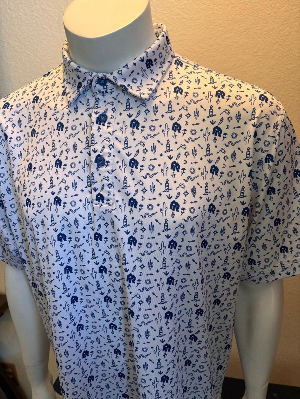 Nice mens large NVRLND custom made golf polo